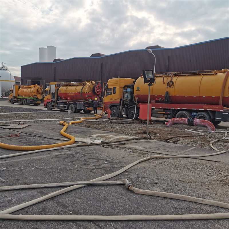 大岭山污水池清理