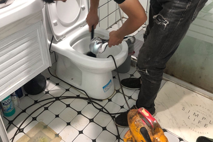 大岭山马桶堵塞自己疏通还是找师傅？专业上门服务让你省时更省心